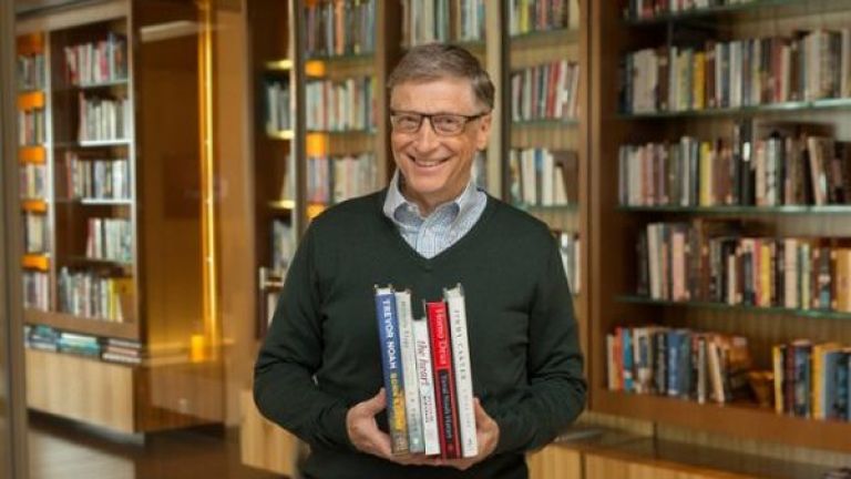 Panutan Banget! Daftar Miliarder Dunia yang Gemar Membaca Buku di Tengah Kesibukannya