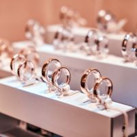 Mengapa Banyak Orang Membeli Emas Menjelang Lebaran? Ini Alasannya