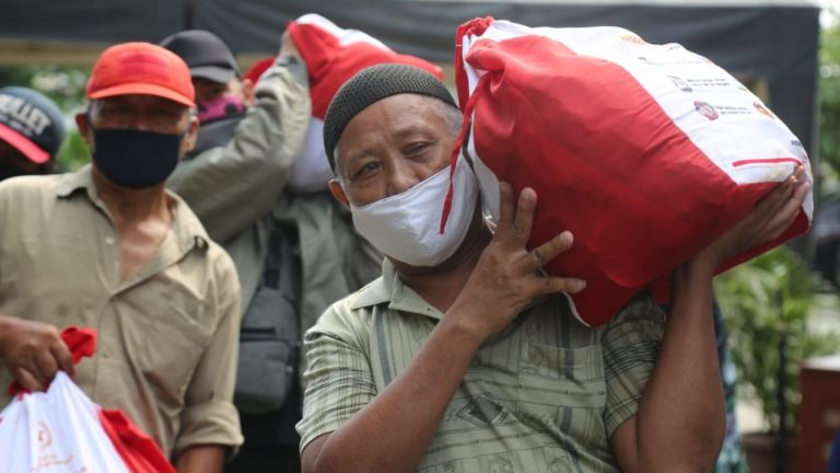 Menko PMK Bantah Presiden Jokowi Politisasi Bansos