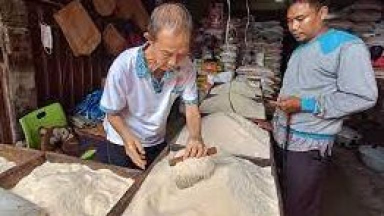 Ikatan Pedagang Pasar Keluhkan Kenaikan Harga Beras