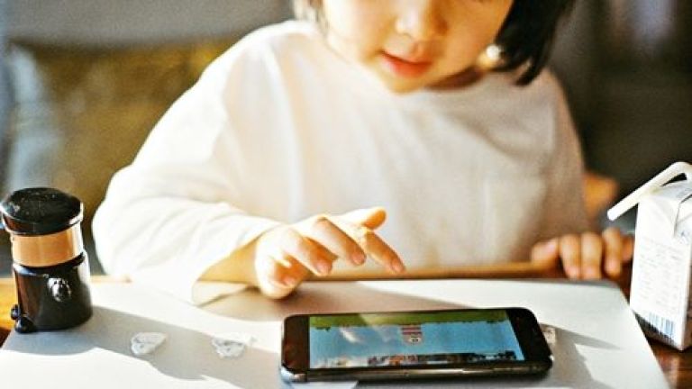 Pentingnya Peran Orang Tua dalam Pemahaman Literasi Digital pada Anak