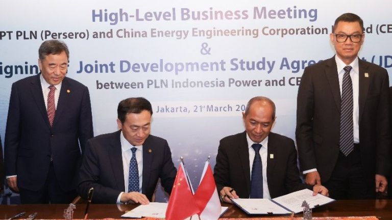 PLN Indonesia Power dan China Energy Sepakat Kaji Pengembangan Energi Hijau Skala Besar di Sulawesi