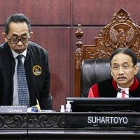 Mengenal Sosok Suhartoyo, Ketua MK yang Tegaskan Larangan Polisi Aktif Duduki Jabatan Sipil
