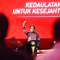 Jawab Gosip Cawe-cawe di Pilkada Jakarta, Jokowi: Saya Tak Menyodorkan Siapapun ke Parpol