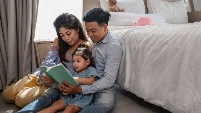 10 Hal yang Harus Dilakukan Orang Tua Agar Anak Suka Membaca Buku