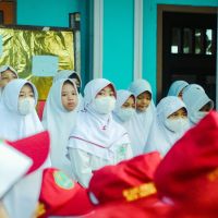 Nasdem Geram Biaya Sekolah Makin Ugal-ugalan, Tapi Kesejahteraan Guru Tak Terjamin!