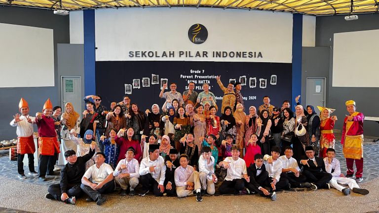 Memperkenalkan Sejarah, Sekolah Pilar Indonesia Gelar Teater Bertajuk Bung Hatta Sang Pelopor