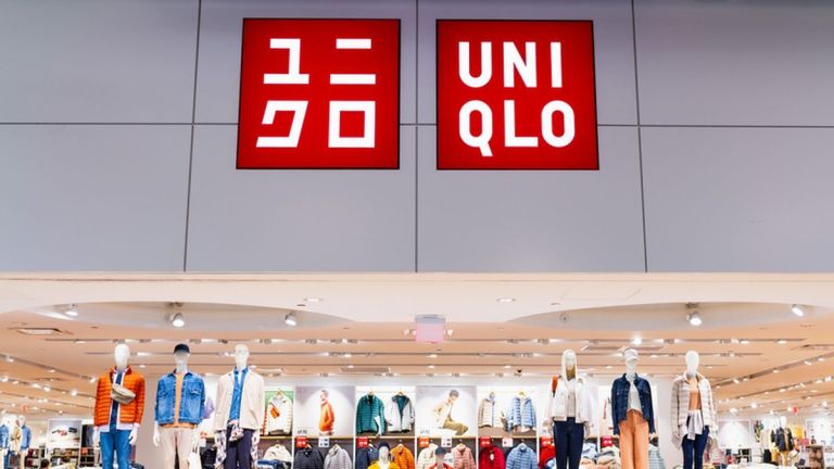 Kisah Sukses Brand UNIQLO, Fast Fashion Asal Jepang yang Berawal dari Salah Nama hingga Kini Mendunia