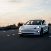 'Raja' Mobil Listrik 2024 Masih Dipegang Tesla, Hampir Disalip Produsen Mobil Listrik China