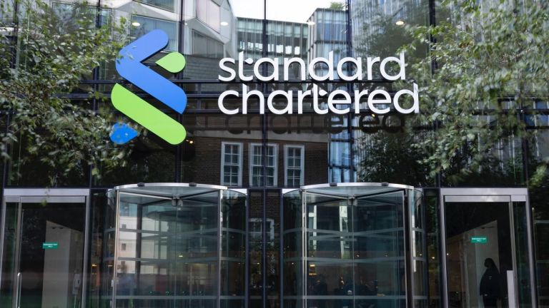 Standard Chartered Indonesia dan DHL Teken Perjanjian Fasilitas Pembiayaan Berkelanjutan