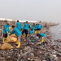 Peringati Hari Lingkungan Hidup Sedunia, PLN Bersih-Bersih Pantai Tanjung Pasir