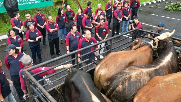 Artha Graha Peduli Salurkan Ratusan Hewan Kurban pada Idul Adha 1445 H