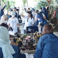 Gandeng Waste4Change, Perusahaan Kosmetik Korsel Ini Bersihkan Sampah Sungai Citarum