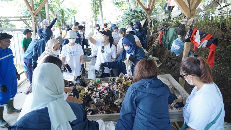Gandeng Waste4Change, Perusahaan Kosmetik Korsel Ini Bersihkan Sampah Sungai Citarum