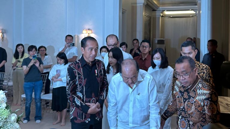 Presiden Jokowi Tiba di Rumah Duka Ibunda Dato Sri Tahir