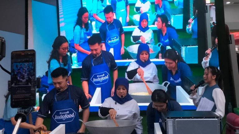 Hadirkan Celebrity Chef Nicky Tirta, Serunya Demo Masak Bareng Komunitas di Rumah Indofood