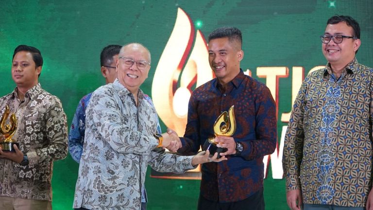 PT JIEP Sabet Penghargaan Gold di Ajang TJSL & CSR Awards Pilar Lingkungan dan Sosial