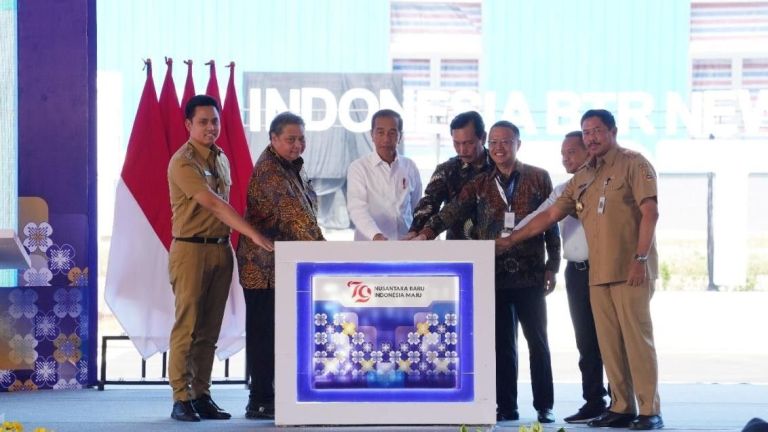 Hadir di KEK Kendal, Jokowi Resmikan Pabrik Anoda Baterai Lithium Terbesar Kedua di Dunia