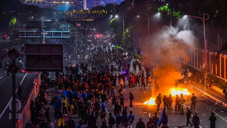 Paripurna RUU Pilkada Memang Ditunda, Tapi Ada UU yang Disahkan Tengah Malam