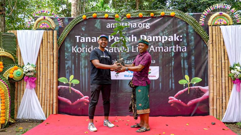 Amartha dan KTH Giri Amerta Tanam 2.000 Pohon di Koridor Satwa Liar Hutan Bali Barat