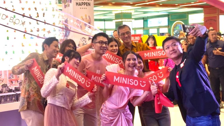 Miniso Land Central Park Mall: Gerai Miniso Terbesar dan Terlengkap di Dunia!