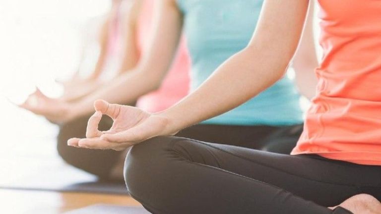 4 Gerakan Yoga Asana yang Efektif Menurunkan Berat Badan Secara Berkelanjutan