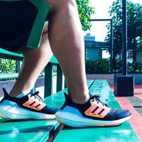 5 Sneakers Terbaik untuk Olahraga Lari Maupun Jalan Kaki