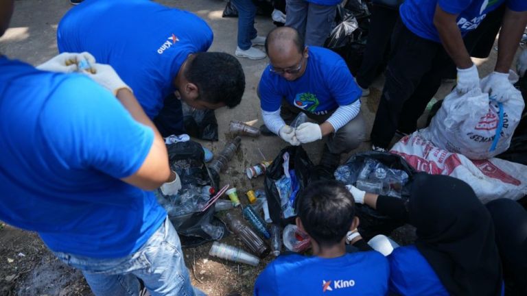 Rayakan 25 Tahun Berkarya, Kino Inisiasi Aksi Bersih Serentak dan Edukasi Kelola Sampah Bersama Masyarakat