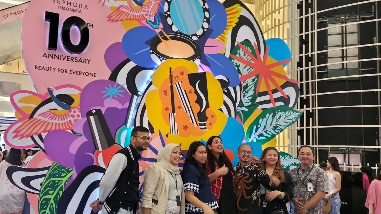 10th Anniversary: Sephora Indonesia Rayakan Keberagaman Kecantikan Memesona, Hadirkan Instalasi Seni dari Seniman Berbakat