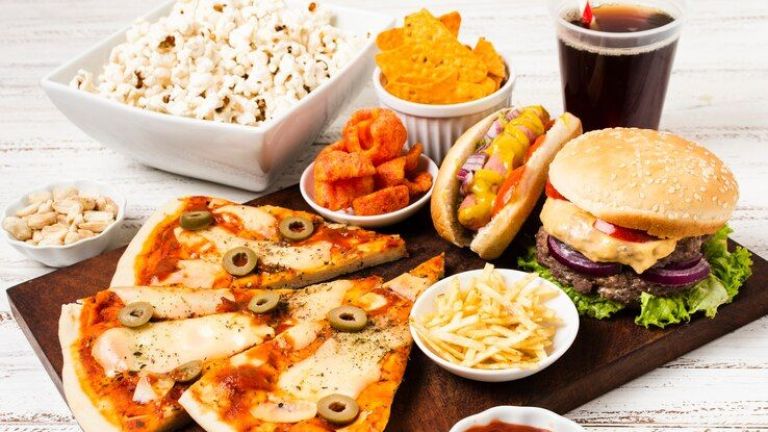 Ini 10 Dampak Negatif Mengonsumi Junk Food Bagi Wanita