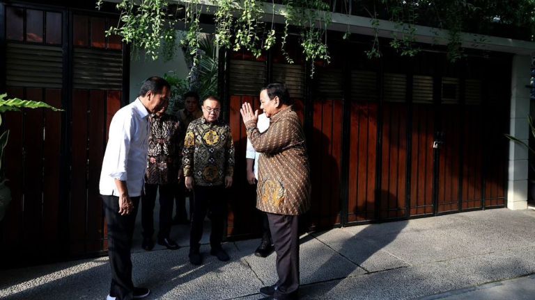 Dikunjungi Prabowo, Jokowi: Semoga Pak Presiden Diberi Kelancaran dan Kesehatan