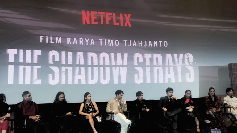 Dinamika Antara Seorang Guru dan Murid Dikemas Epik Lewat Film ‘The Shadow Stray’ Karya Timo Tjahjanto, Tayang Besok di Netflix!