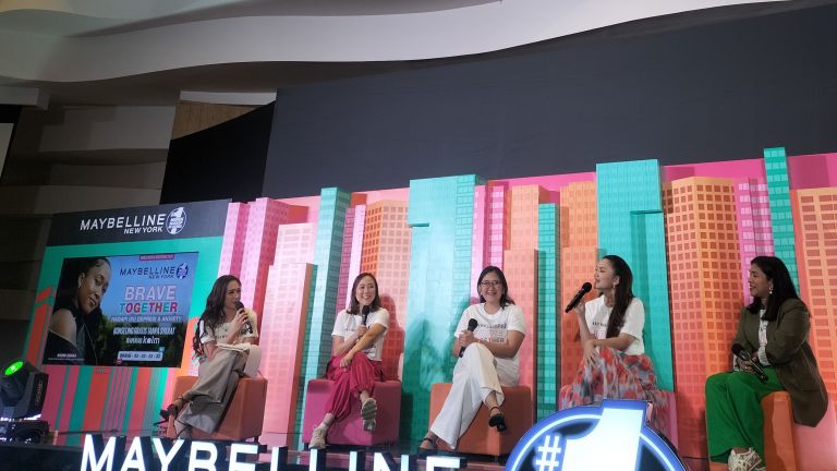 Gaungkan Isu Kesehatan Mental, Maybelline Dorong Gen Z untuk Jadi Pendengar yang Baik Lewat Kampanye 'Let’s Be Brave Together'