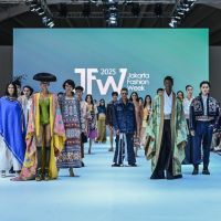 120 Perancang Busana Tampilkan Warisan Budaya dengan Sentuhan Modern di Jakarta Fashion Week 2025