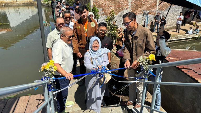 Askrindo Syariah Resmikan Sarana dan Prasarana Kebersihan di Desa Salakuray Garut