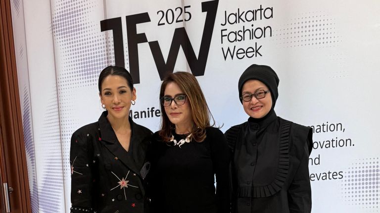 ISSHU Hadirkan Koleksi Futuristik dan Eksentrik di Jakarta Fashion Week 2025