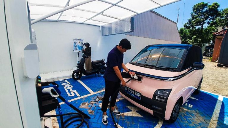 PLN Resmikan One Stop EV Charging Station, Dukung Green Tourism di Kota Bandung