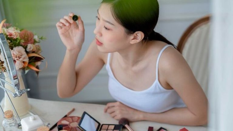 Korean Look Bisa Jadi Inspirasi Makeup Liburan Akhir Tahun, Yuk Intip Tipsnya!