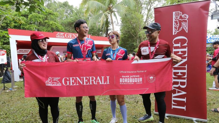 Wujudkan Sustainable Lifestyle, Generali Indonesia Proteksi 10 Ribu Pelari Bank Jateng Borobudur Marathon 2024