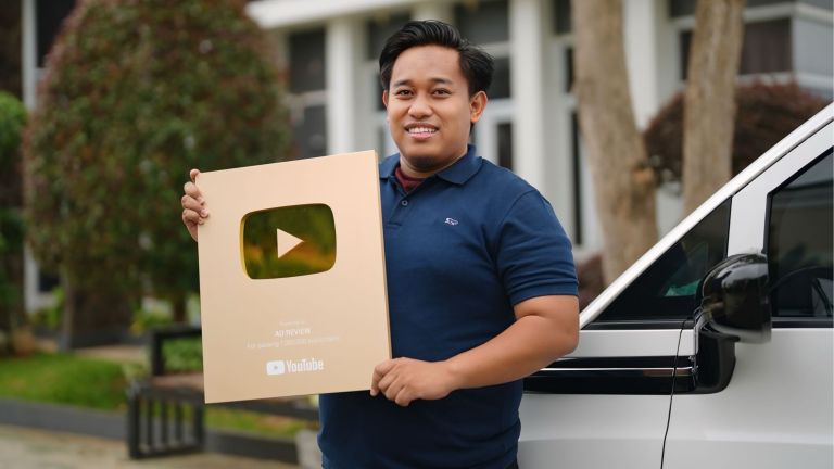 Cerita AD REVIEW Nikmati Pendapatan Tambahan dari YouTube Shopping Affiliates