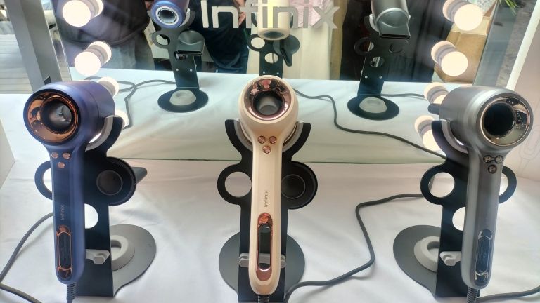 Perdana! Infinix Luncurkan Produk Eksklusif High-Speed Hair Dryer dengan Harga Terjangkau