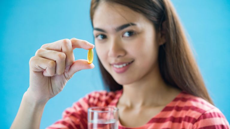 Masuk Musim Hujan, Yuk Jaga Kesehatan dengan Konsumsi 5 Vitamin dan Suplemen Ini