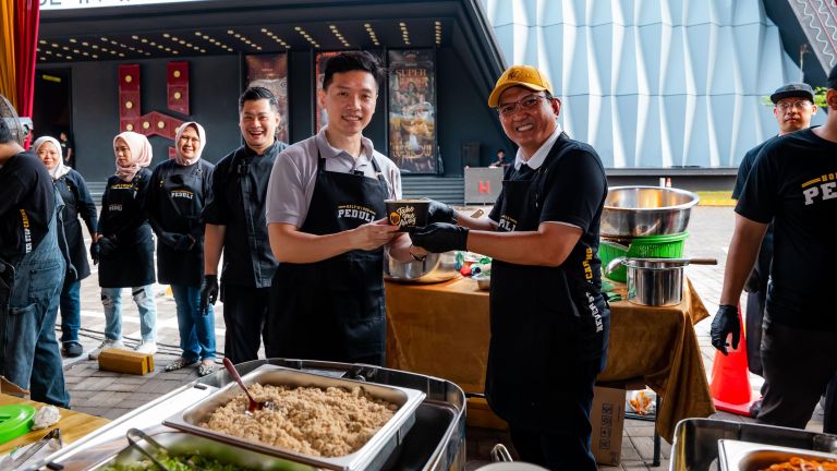 Wujud Peringati Hari Ibu Nasional, Andrew Susanto Berbagi 5000 Porsi Makanan Gratis untuk Para Ibu