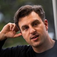 3 Strategi CEO Airbnb Brian Chesky Membangun Tim Kerja yang Efektif dan Kuat