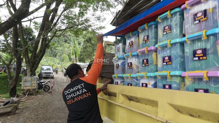 BPKH dan Dompet Dhuafa Salurkan 1300 Paket Bantuan untuk Penyintas Terdampak Tanah Gerak Cianjur