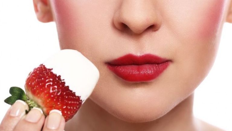 5 Tips Agar Bibir Terlihat Lebih Sehat dan Penuh Secara Alami, Mulai Rutin Lakukan Ini!