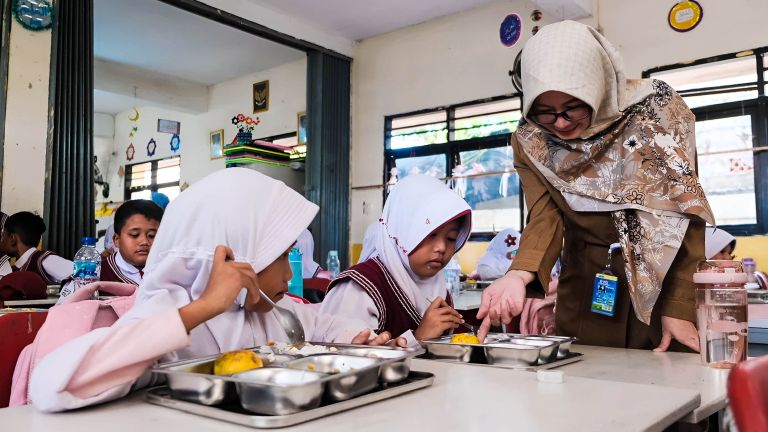 Anak Buah Prabowo Beber Alasan Menu Makan Program MBG di Setiap Sekolah Berbeda-beda