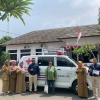 Jalankan Program TJSL, PERURI Serahkan 1 Unit Ambulans di Karawang