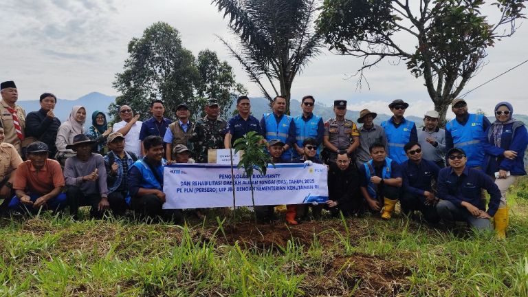 PLN dan Kemenhut Gelar Tanam Pohon Serentak