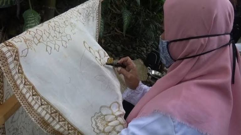 Inovasi Berkelanjutan, Peluncuran Batik dengan Lilin Berbasis Kelapa Sawit